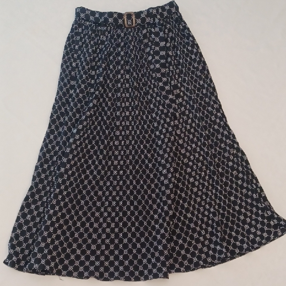 Elegant Black Patterned Skirt